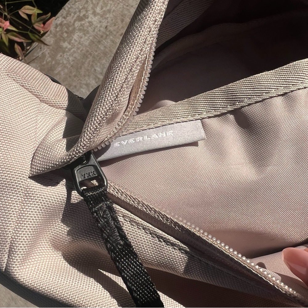 Everlane Women's grayish neutral crossbody bag - Picture 2 of 5